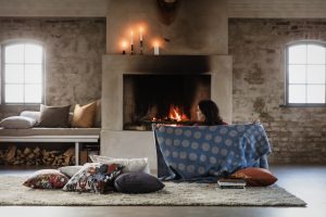 Read more about the article Plädar som möbelns bästa vän – värme, textur och stil i ett
